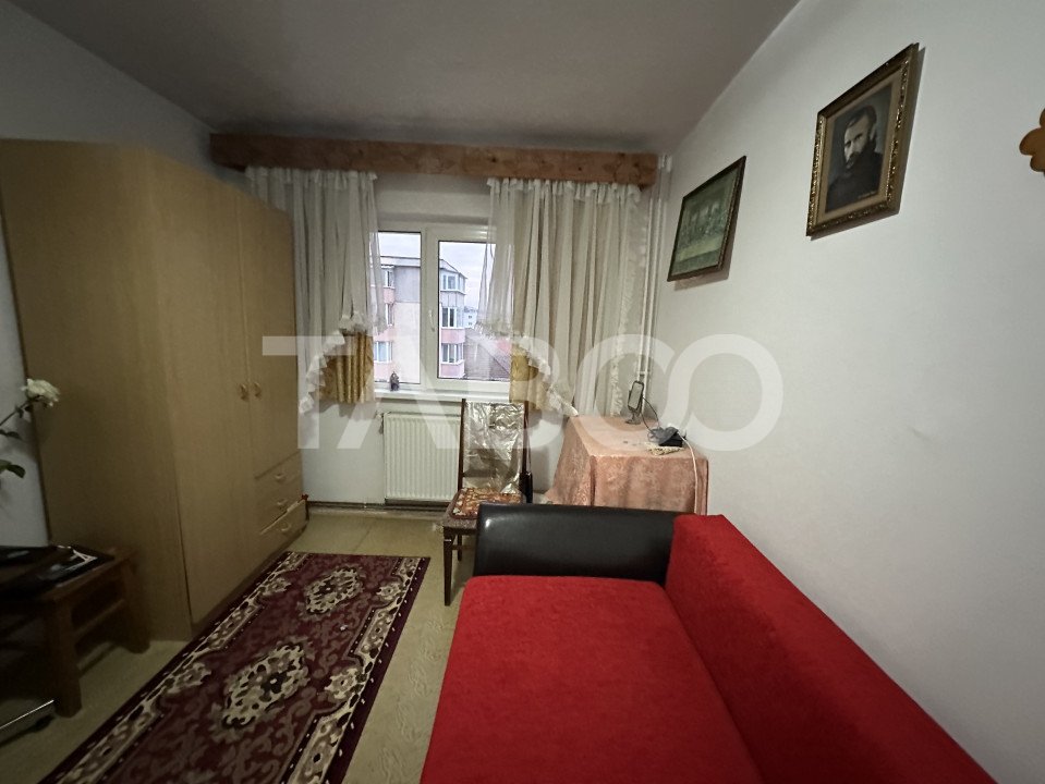 Apartament 2 camere 50 mpu 2 balcone beci etaj 3 Zona Castanului in Fagaras - Castanului