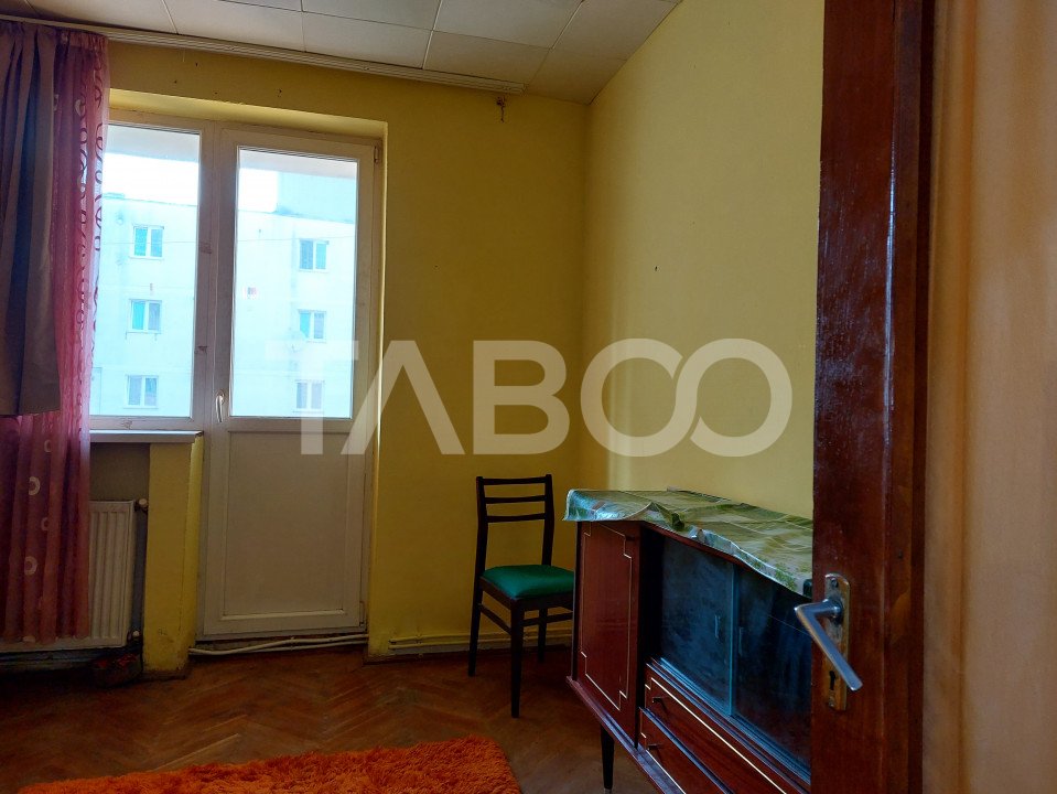 Apartament 3 camere etaj 2 balcon pivnita Piata Noua Cisnadie