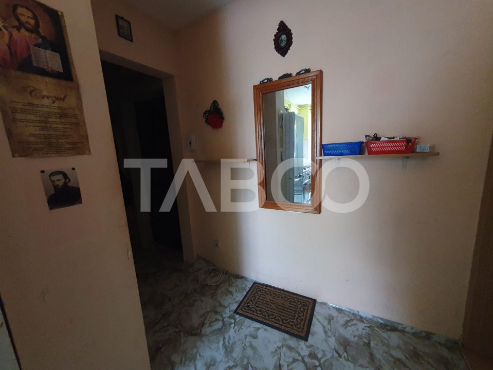 Apartament 3 camere semidecomandat etaj 1 zona Tudor Vladimirescu 