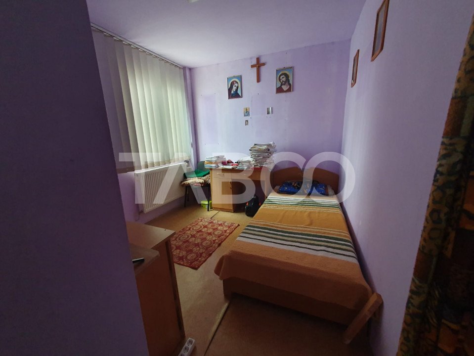 Apartament 3 camere semidecomandat etaj 1 zona Tudor Vladimirescu 