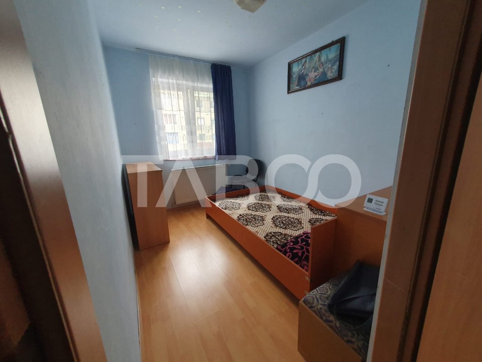 Apartament 3 camere semidecomandat etaj 1 zona Tudor Vladimirescu 