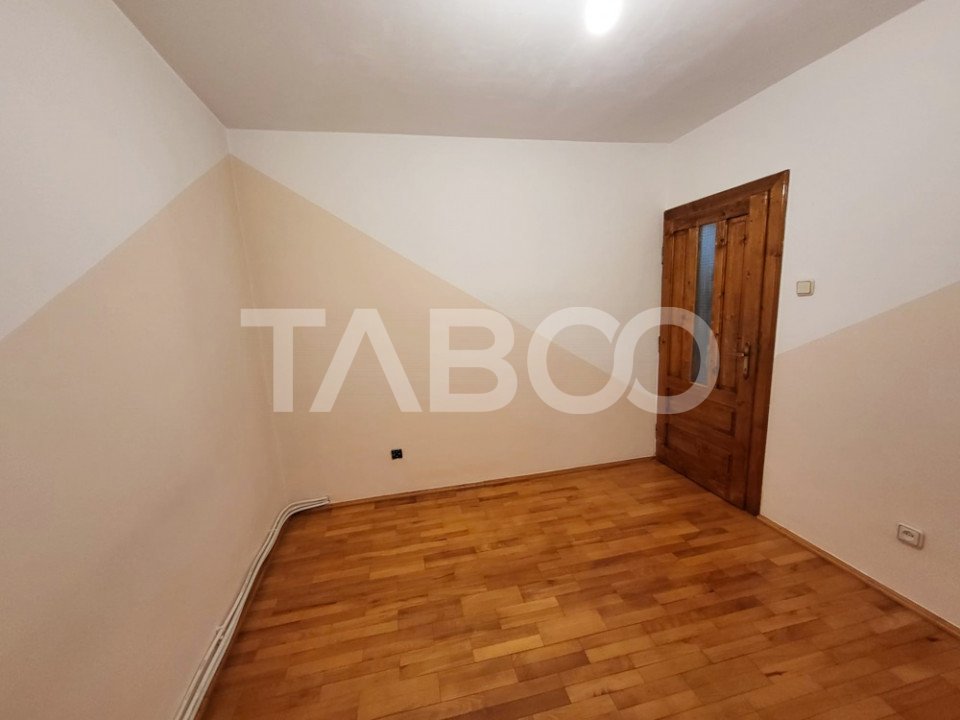 Apartament cu 3 camere etaj 3 de vanzare in Sebes Lucian Blaga in Sebes - Lucian Blaga