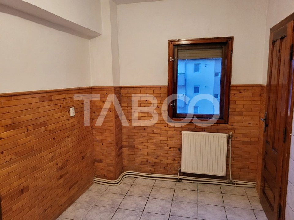 Apartament cu 3 camere etaj 3 de vanzare in Sebes Lucian Blaga