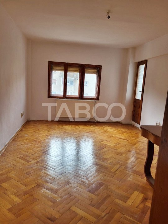 Apartament cu 3 camere etaj 3 de vanzare in Sebes Lucian Blaga