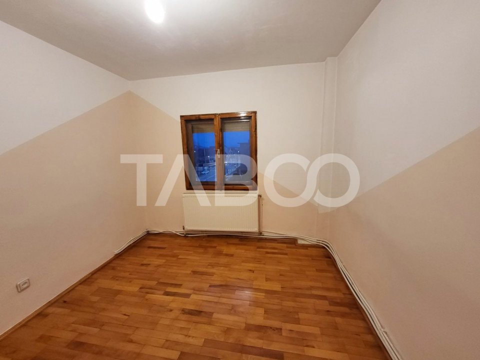 Apartament cu 3 camere etaj 3 de vanzare in Sebes Lucian Blaga