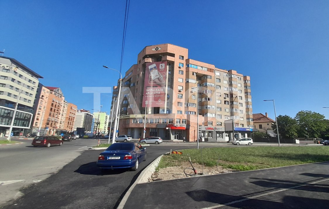 Apartament cu 3 camere modern renovat etajul 1 Centrul de Afaceri