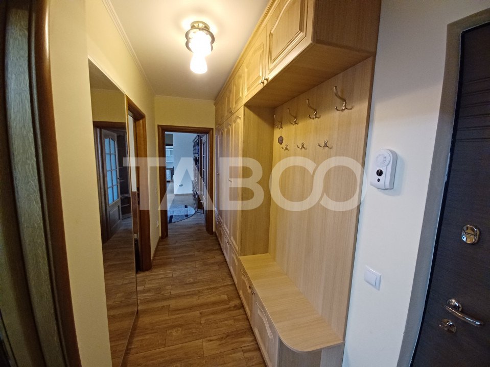 Apartament cu 3 camere modern renovat etajul 1 Centrul de Afaceri