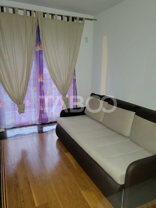 Apartament de inchiriat 3 camere parter balcon loc parcare zona Lupeni