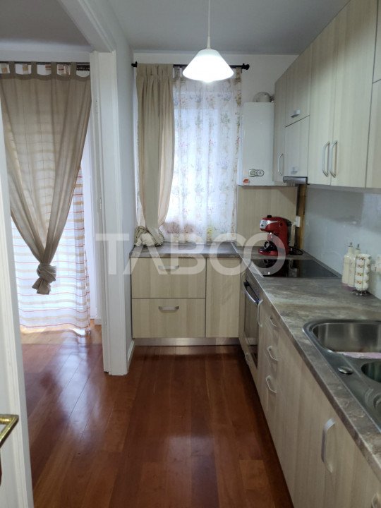 Apartament de inchiriat 3 camere parter balcon loc parcare zona Lupeni