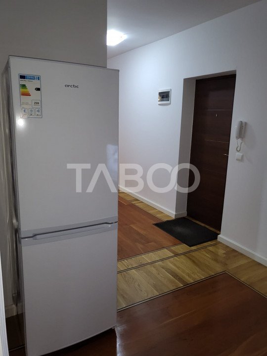 Apartament de inchiriat 3 camere parter balcon loc parcare zona Lupeni