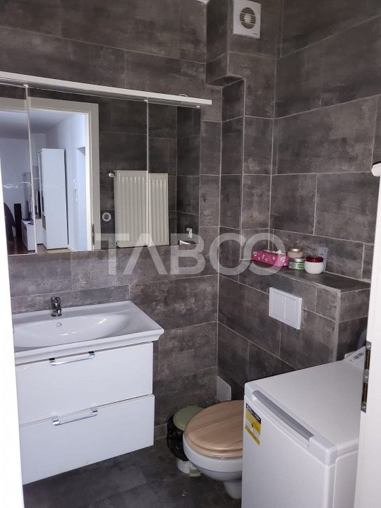 Apartament de inchiriat 3 camere parter balcon loc parcare zona Lupeni