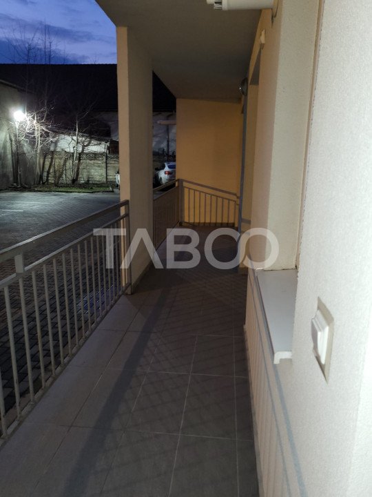 Apartament de inchiriat 3 camere parter balcon loc parcare zona Lupeni