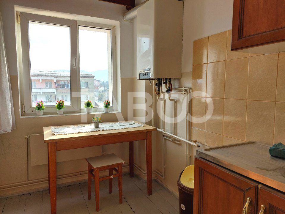 Apartament de vanzare 3 camere 55 mpu etaj 3 Piata Noua Cisnadie