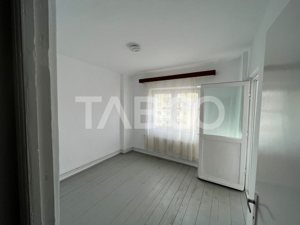 Apartament de vanzare 3 camere 55 mpu etaj 3 Piata Noua Cisnadie