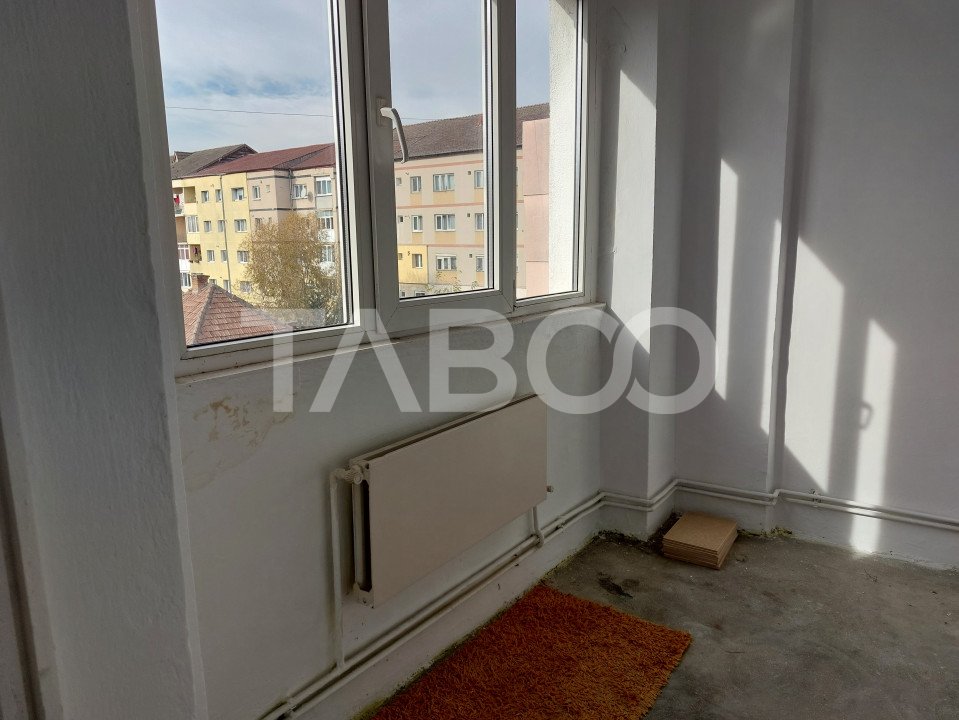 Apartament de vanzare 3 camere 55 mpu etaj 3 Piata Noua Cisnadie