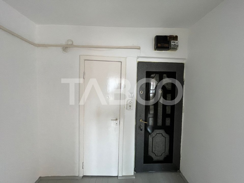 Apartament de vanzare 3 camere 55 mpu etaj 3 Piata Noua Cisnadie