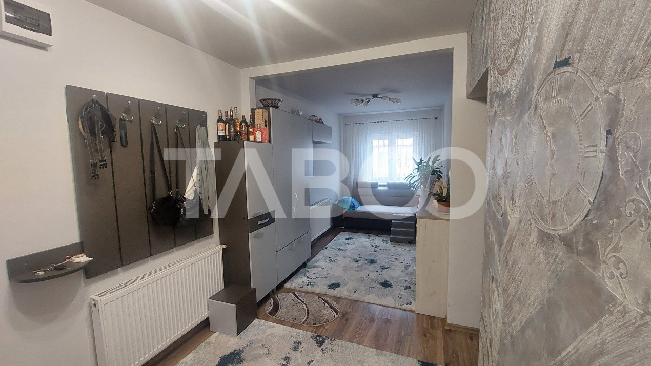 Apartament de vanzare 3 camere balcon si pivnita 60 mp Valea Aurie