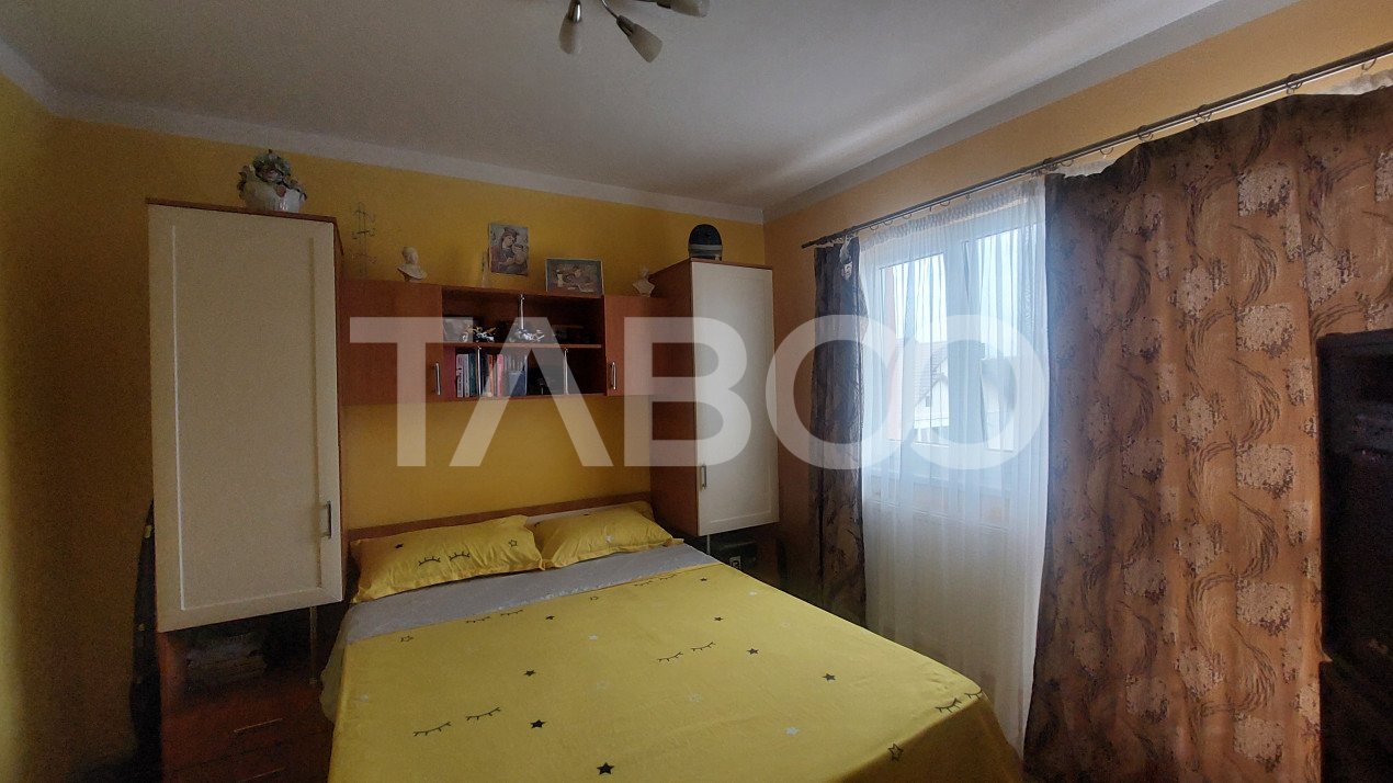 Apartament de vanzare 3 camere balcon si pivnita 60 mp Valea Aurie