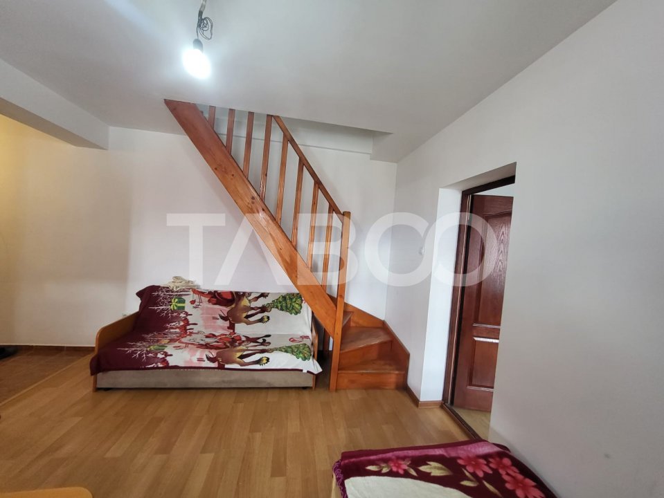 Apartament de vanzare 4 camere pe 2 etaje zona Rahovei 