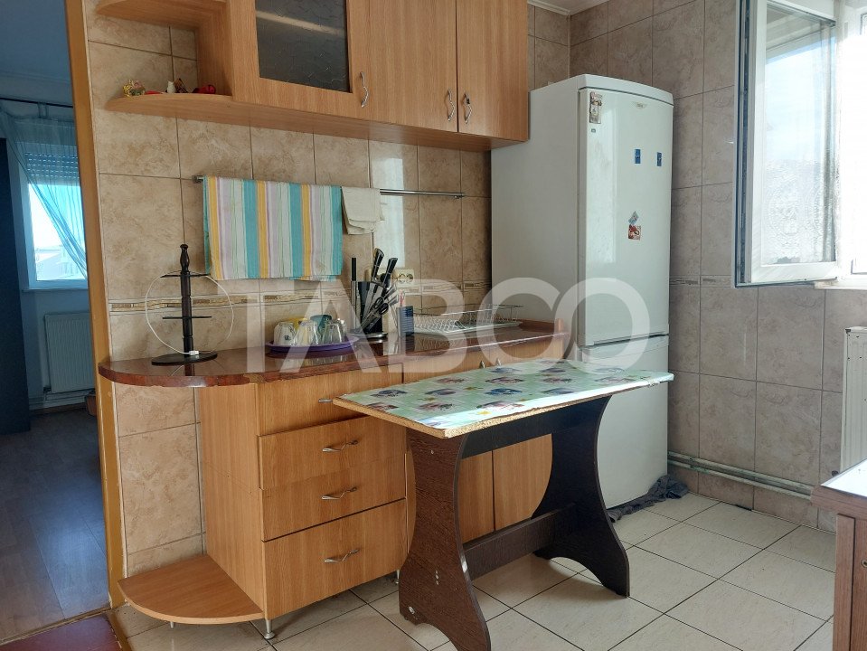 Apartament de vanzare 53 mp 3 camere etaj 3 zona Stejarului Cisnadie