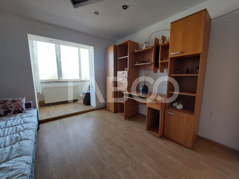 Apartament de vanzare 53 mp 3 camere etaj 3 zona Stejarului Cisnadie