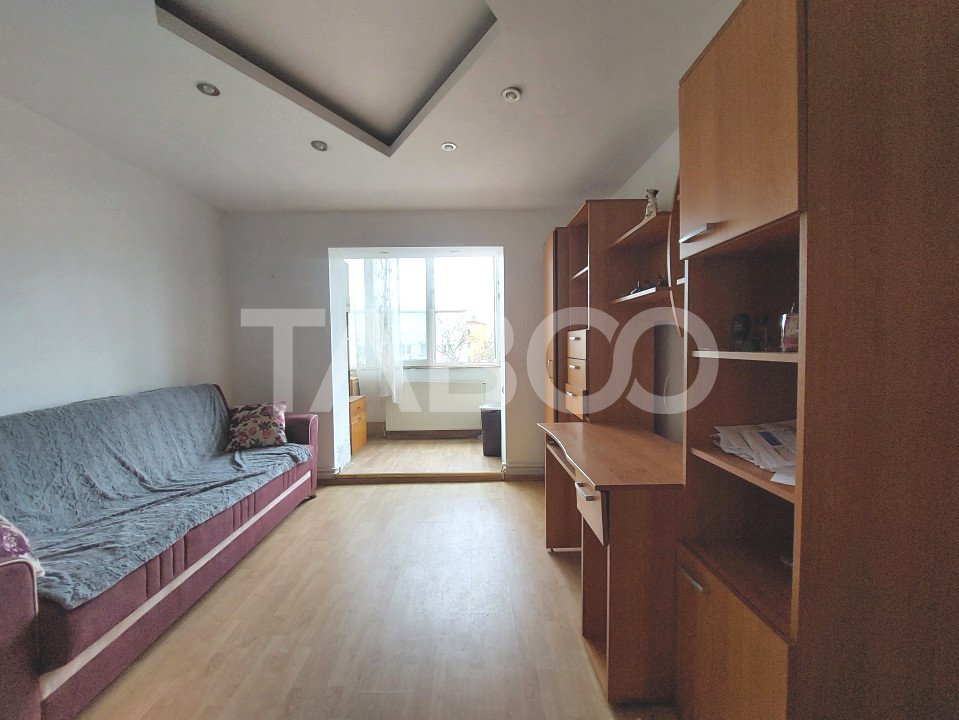 Apartament de vanzare 53 mp 3 camere etaj 3 zona Stejarului Cisnadie