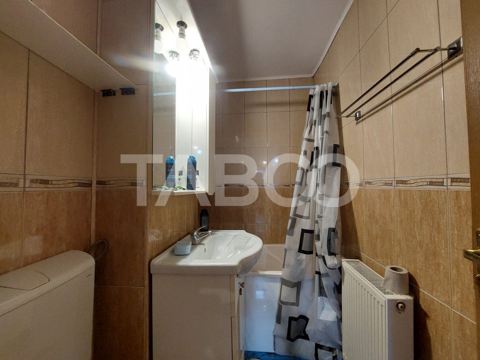 Apartament de vanzare 53 mp 3 camere etaj 3 zona Stejarului Cisnadie