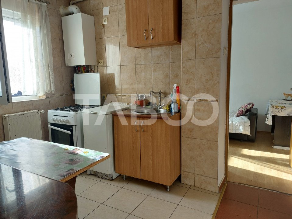 Apartament de vanzare 53 mp 3 camere etaj 3 zona Stejarului Cisnadie