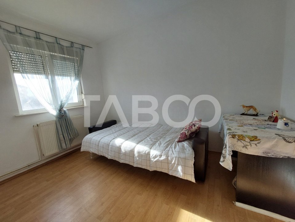 Apartament de vanzare 53 mp 3 camere etaj 3 zona Stejarului Cisnadie