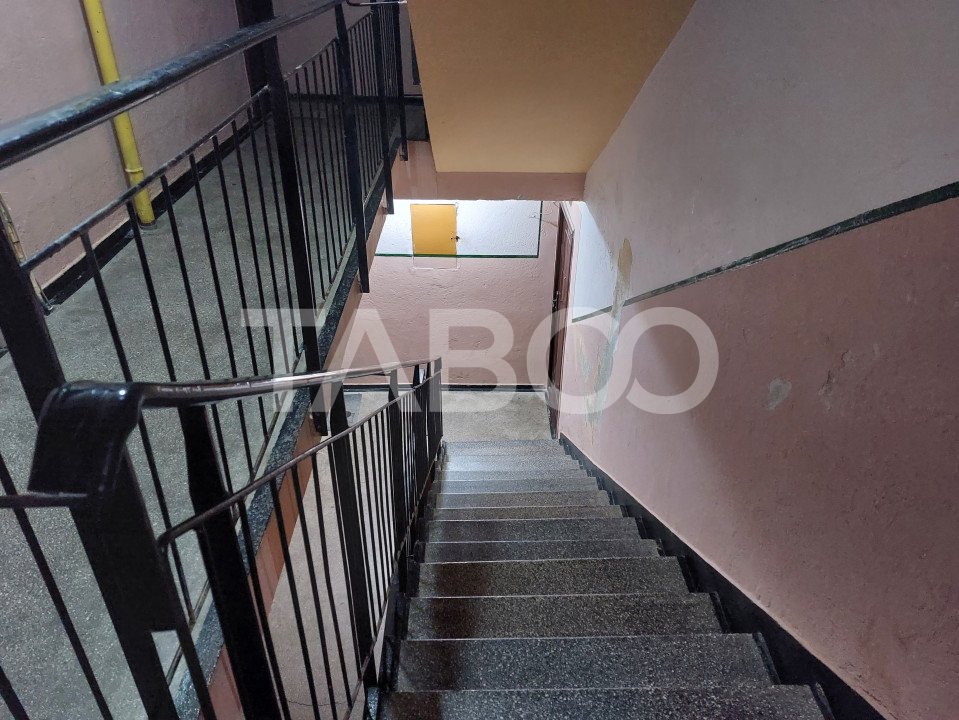 Apartament de vanzare 53 mp 3 camere etaj 3 zona Stejarului Cisnadie