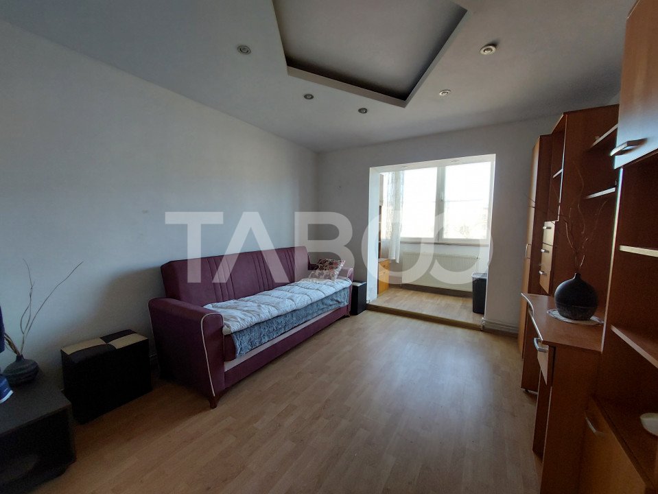 Apartament de vanzare 53 mp 3 camere etaj 3 zona Stejarului Cisnadie