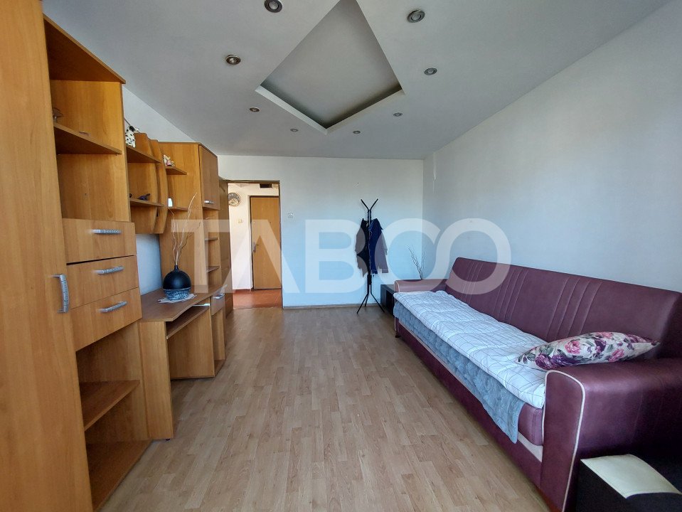 Apartament de vanzare 53 mp 3 camere etaj 3 zona Stejarului Cisnadie