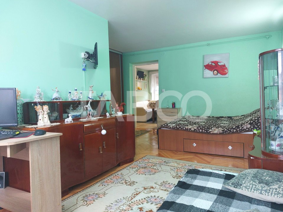 Apartament de vanzare la casa 138 mp 4 camere pivnita garaj Cisnadie