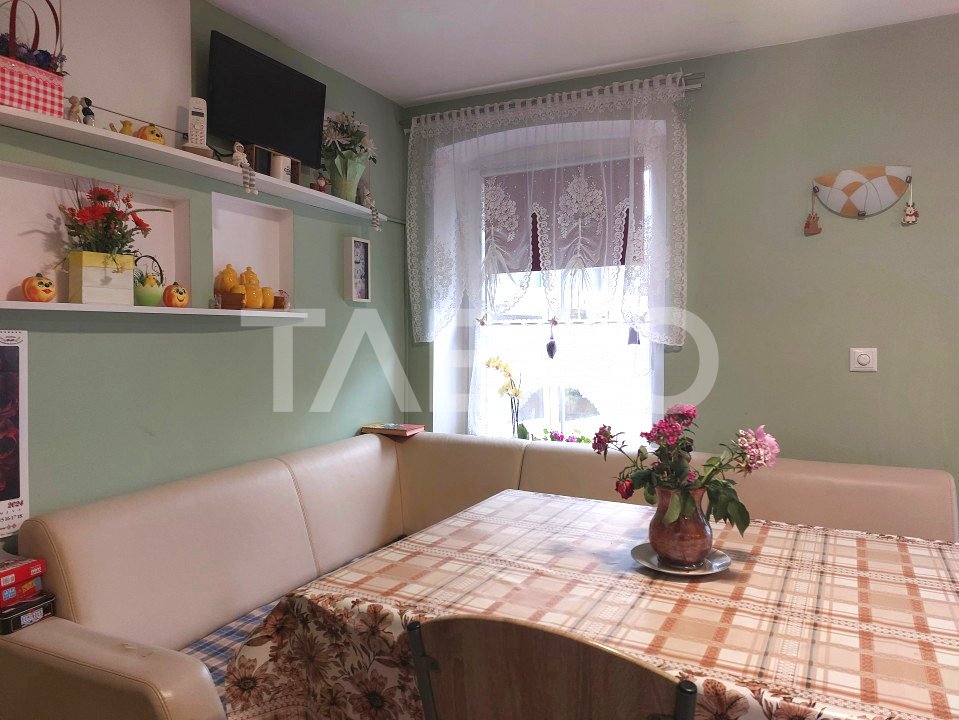 Apartament de vanzare la casa 138 mp 4 camere pivnita garaj Cisnadie