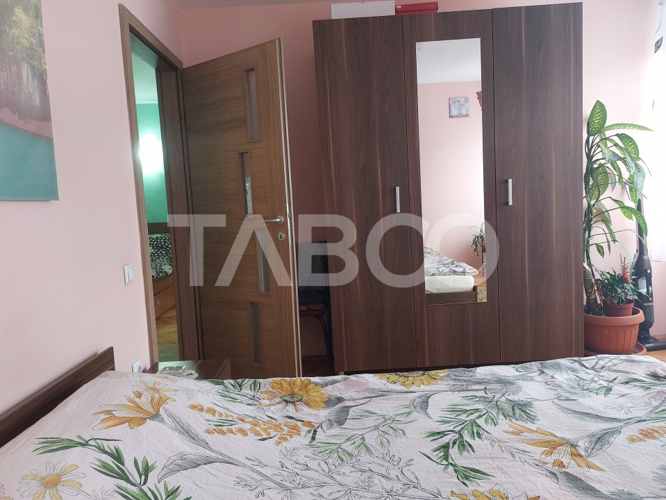 Apartament de vanzare la casa 138 mp 4 camere pivnita garaj Cisnadie