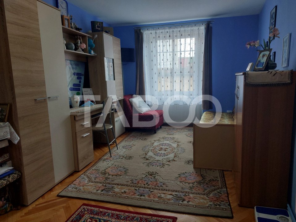 Apartament de vanzare la casa 138 mp 4 camere pivnita garaj Cisnadie