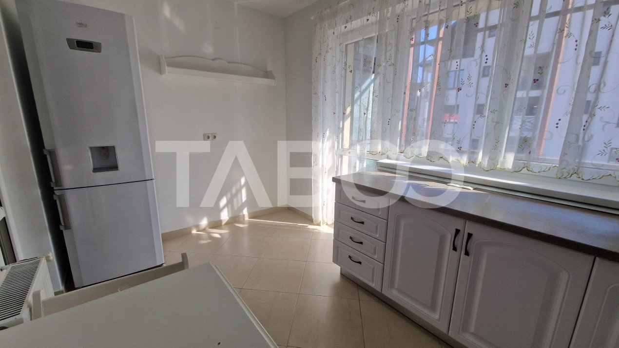 Apartament de vanzare la intrarea in Arhitectilor 3 camere si balcon