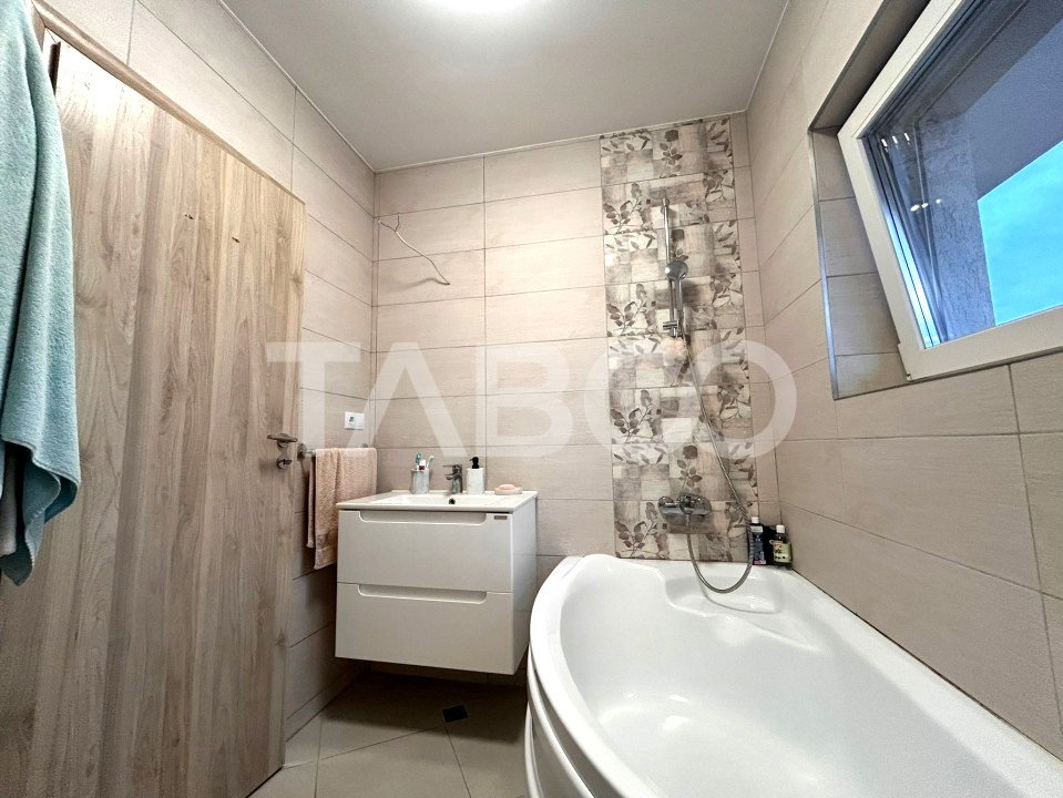 Apartament de vanzare modern 3 camere decomandat 70 mpu 2 bai in Sibiu