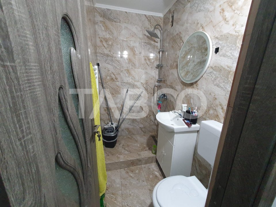 Apartament de vanzare recent renovat 2 camere beci de depozitare