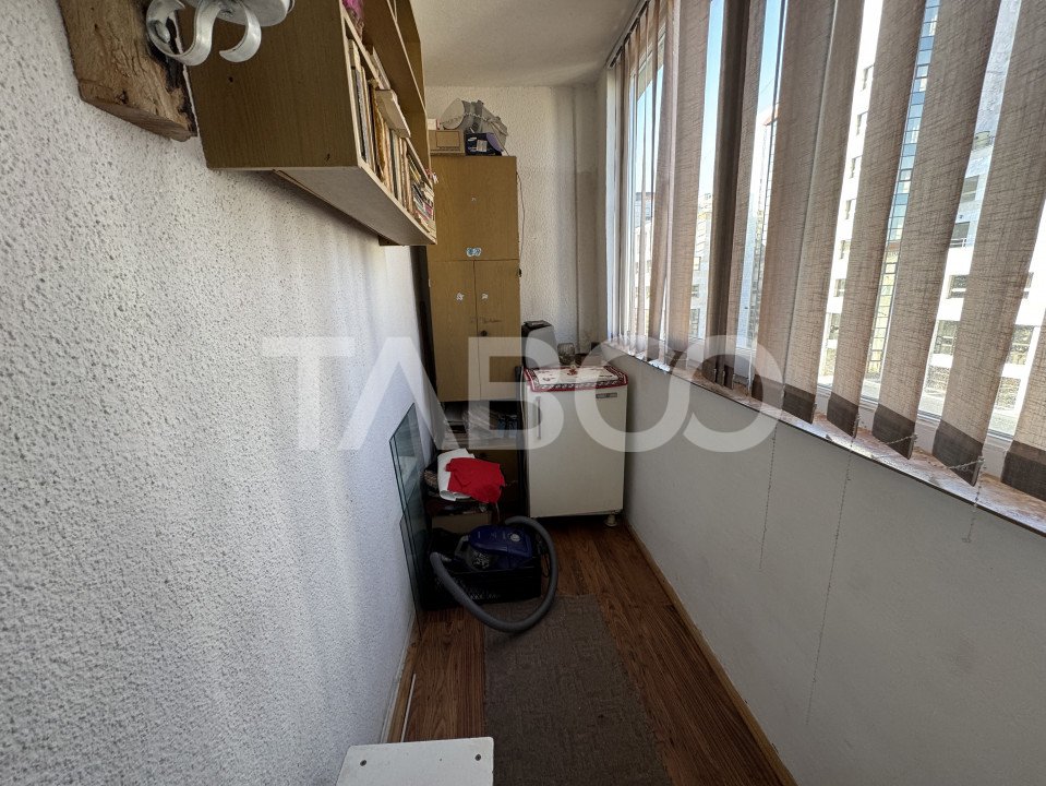 Apartament decomandat cu 3 camere 2 balcoane zona Dumbravii Sibiu