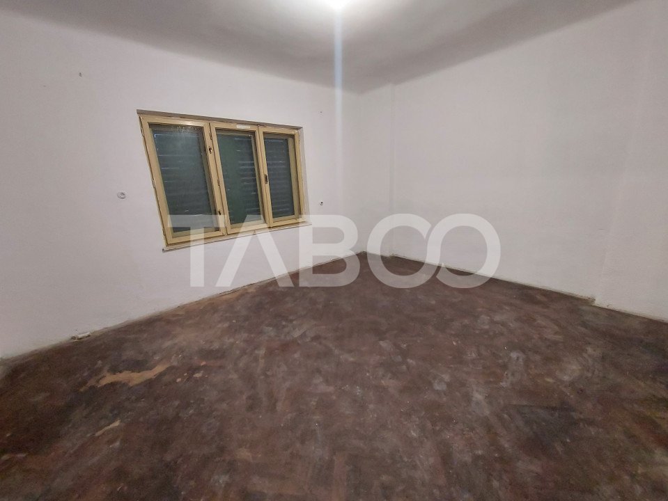 Apartament decomandat de vanzare 3 camere 78 mpu pivnita Trei Stejari in Sibiu - Stefan cel Mare