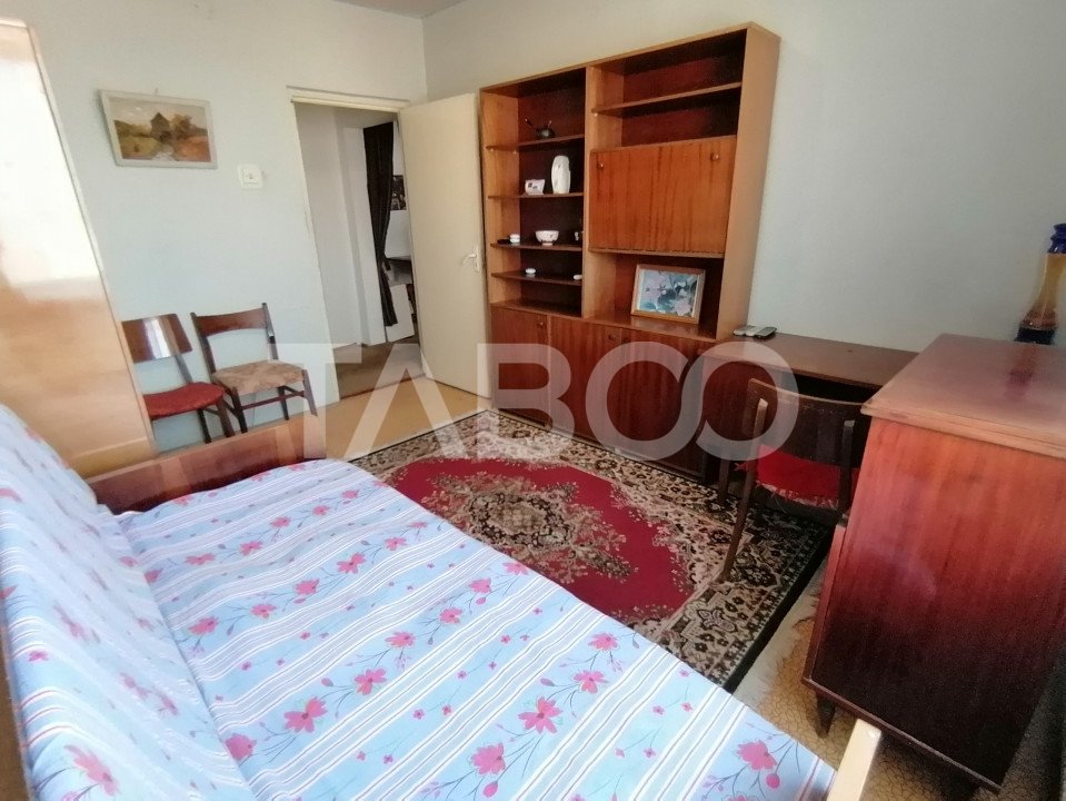 apartament-decomandat-de-vanzare-cu-3-camere-balcon-zona-mihai-viteazu-P21214