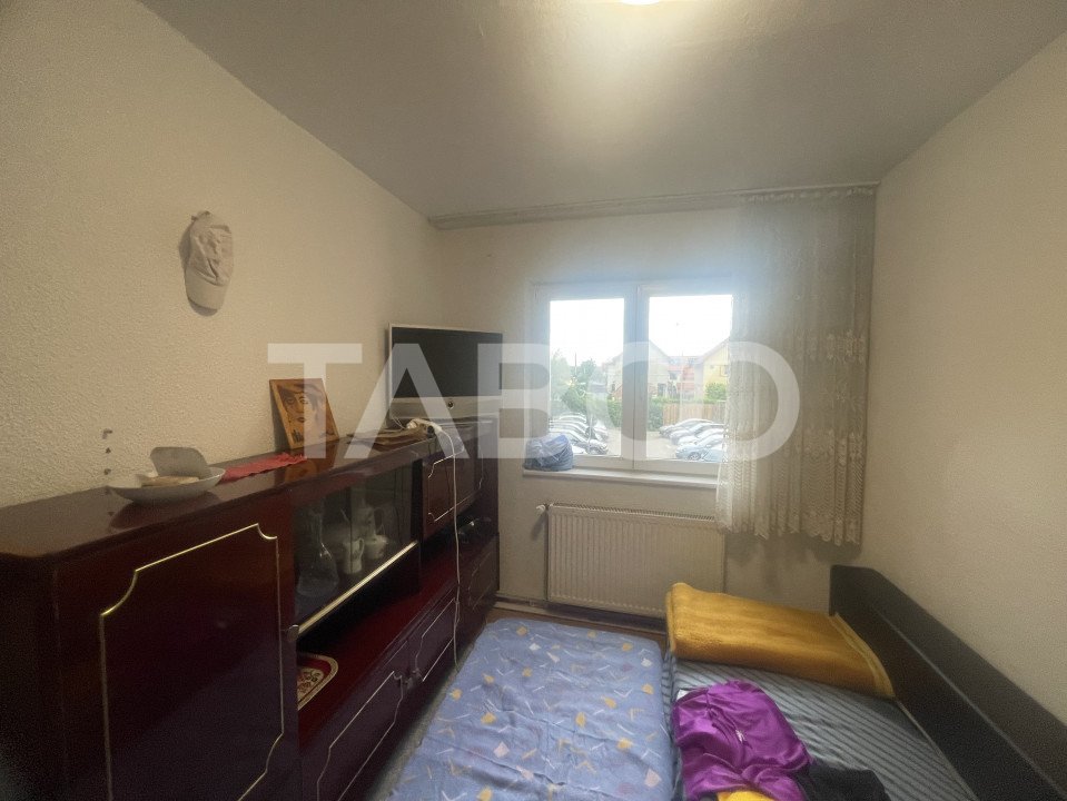 Apartament etaj 1 cu 3 camere si balcon zona Rahovei Sibiu