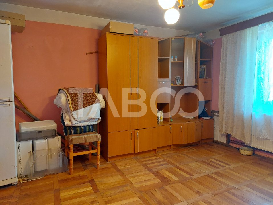 Apartament la casa 2 camere 41 mpu si 152 mp gradina 1 vecin Cisnadie