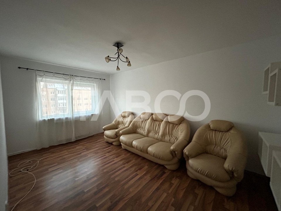 Apartament spatios cu 3 camere si 2 bai in Vasile Aaron