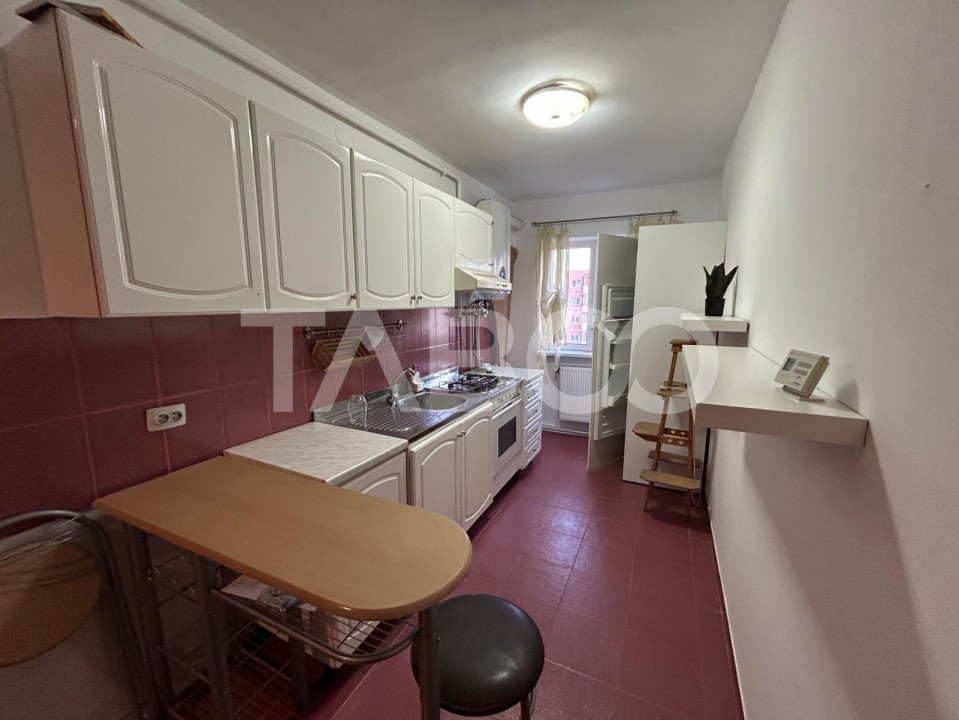 Apartament spatios cu 3 camere si 2 bai in Vasile Aaron