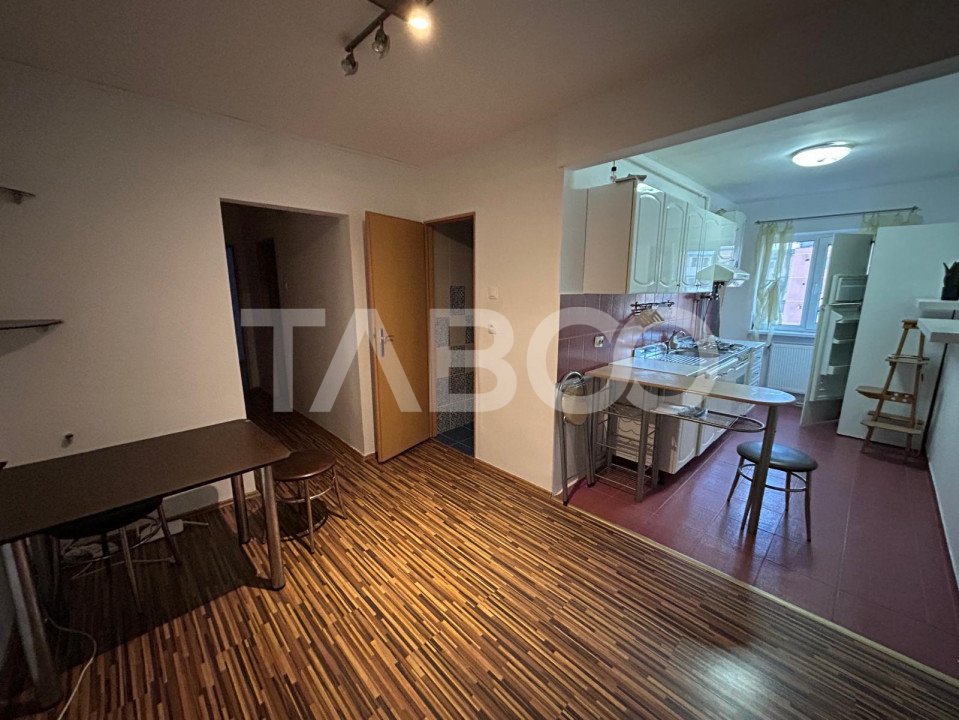 Apartament spatios cu 3 camere si 2 bai in Vasile Aaron