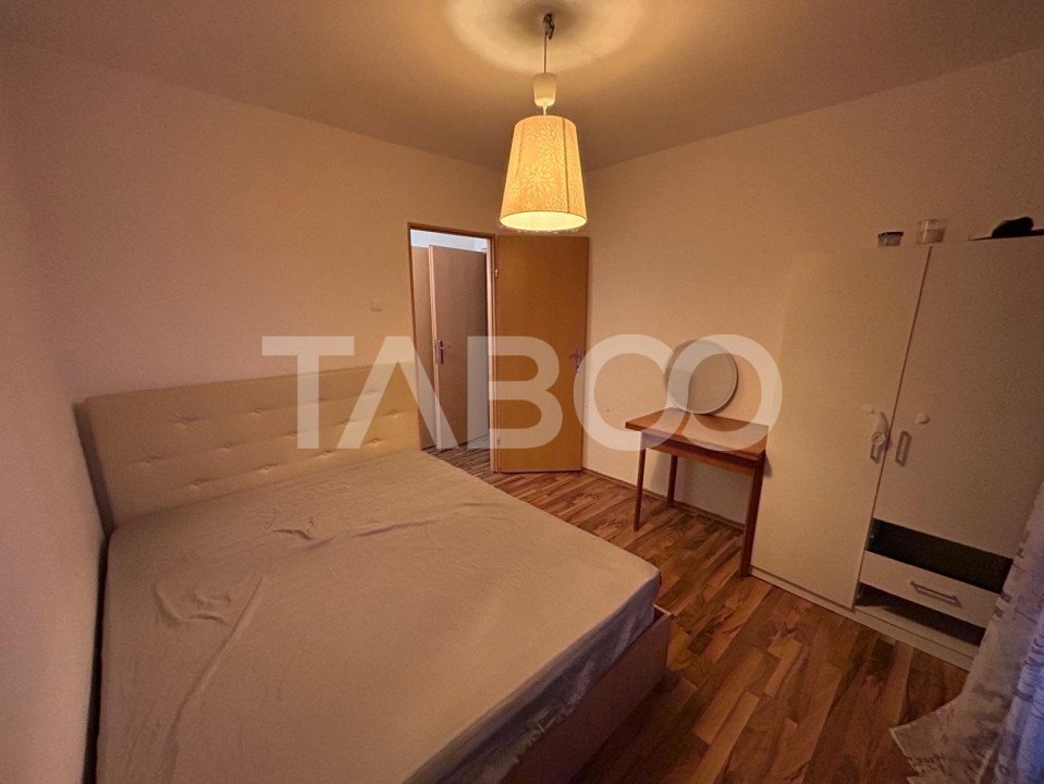 Apartament spatios cu 3 camere si 2 bai in Vasile Aaron