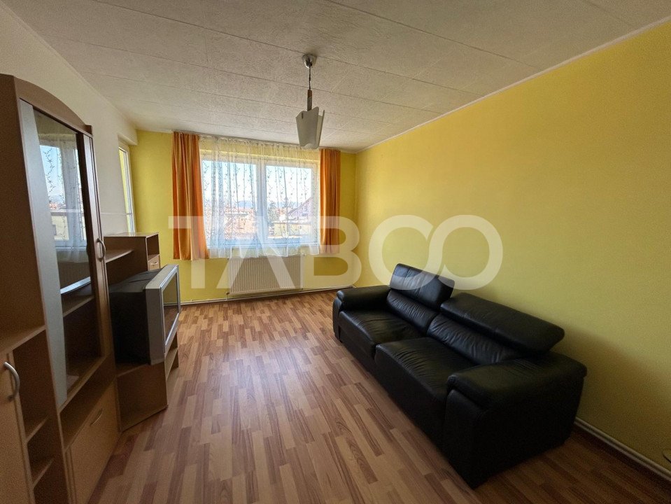 Apartament spatios de inchiriat cu 2 camere si 2 balcoane Central