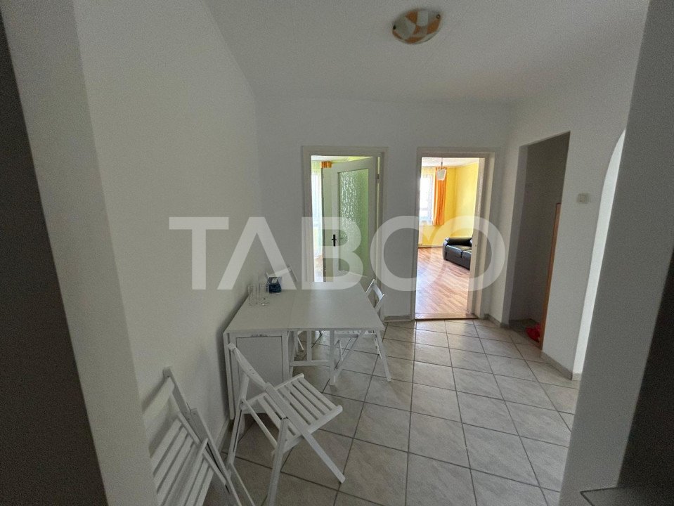 Apartament spatios de inchiriat cu 2 camere si 2 balcoane Central